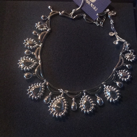 NEW Swarovski Crystal Red all around statement necklace. With matching earring! - Picture 6 of 8